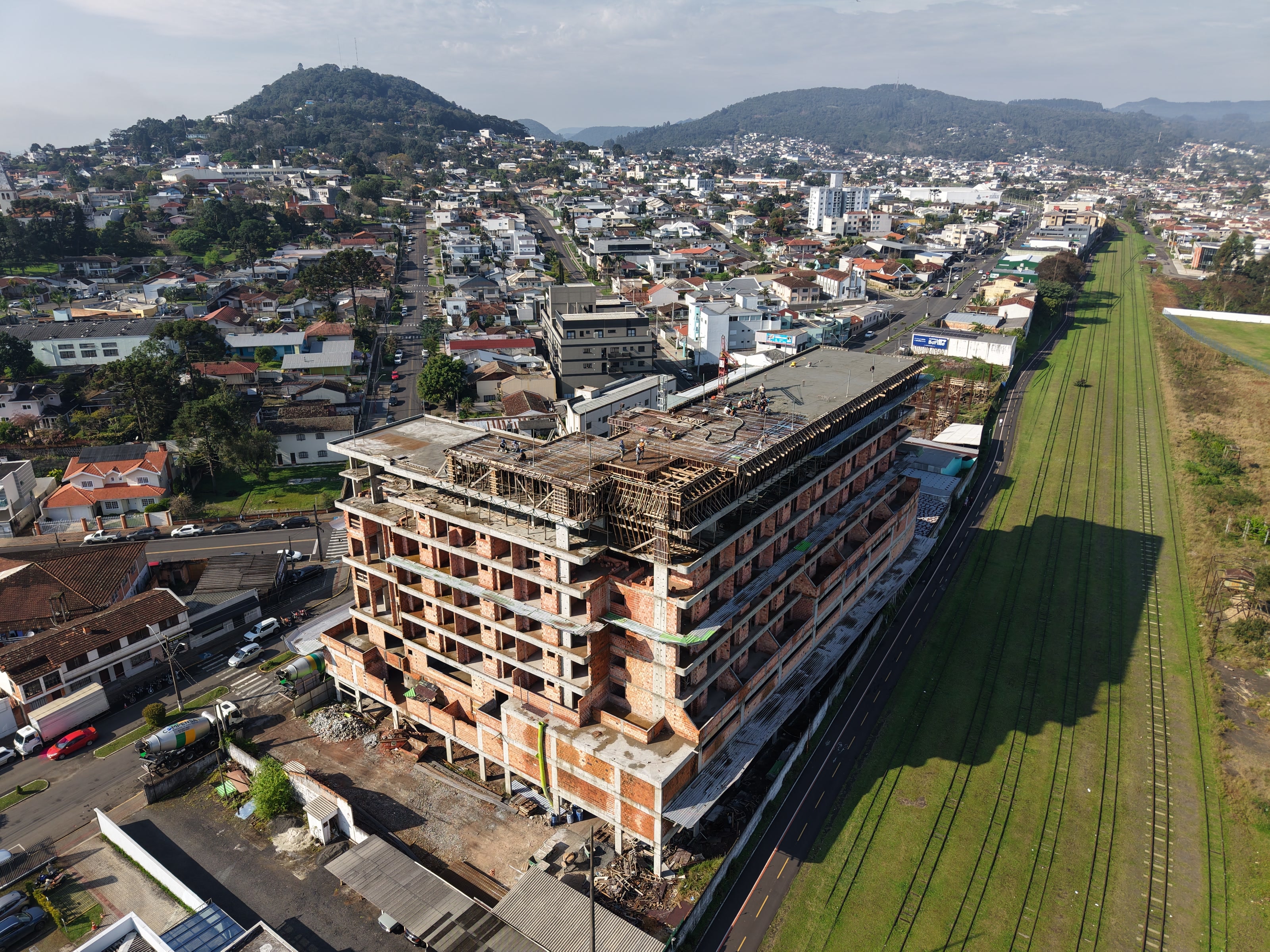 Vista aérea da obra do BËOS Grand Central em agosto de 2026
