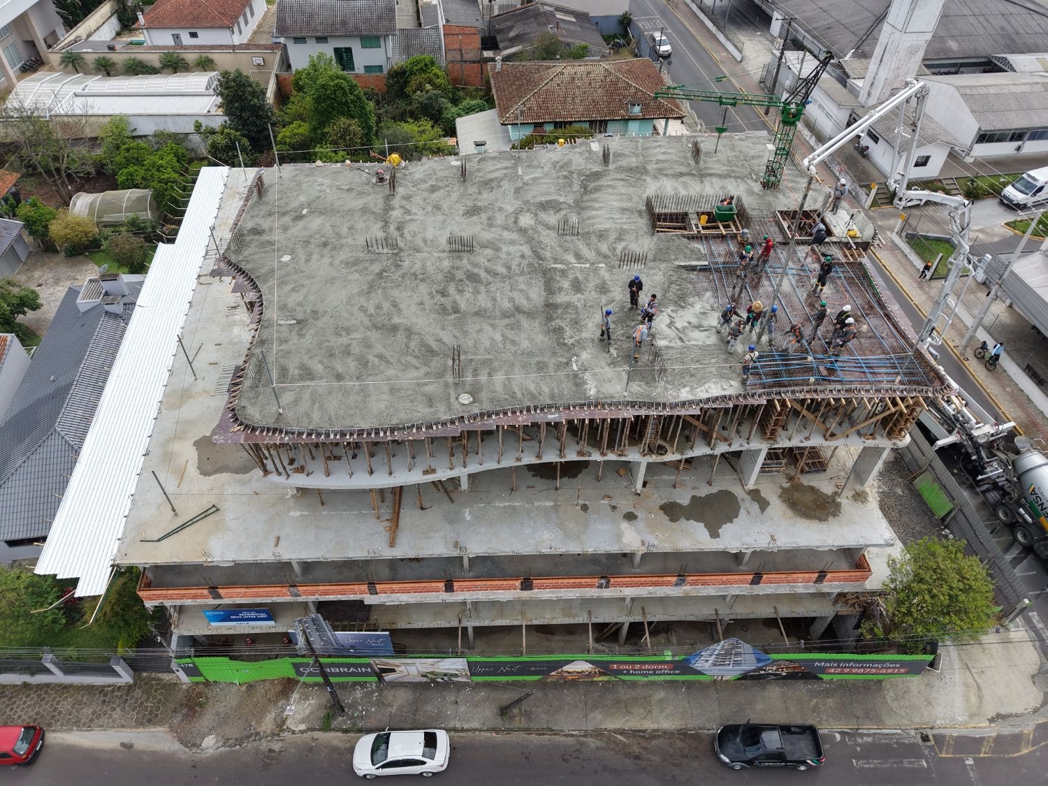 Vista aérea da laje superior do Upper Nest em concretagem